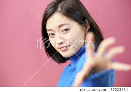 Pretty female portrait 47623884