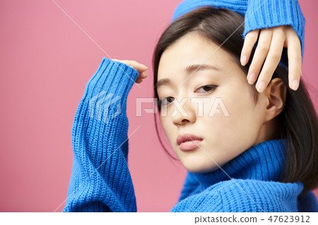 Pretty female portrait Pretty female portrait 47623912