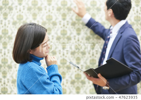 做與商人的一次會議婦女 47623935