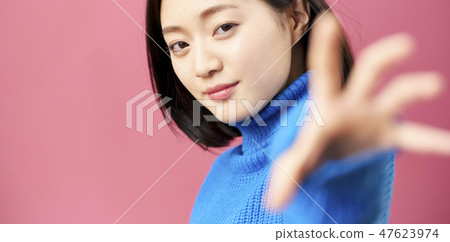 Pretty female portrait 47623974
