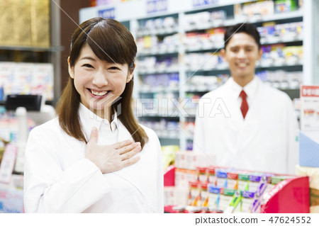 Pharmacist pharmacy drugstore 47624552