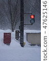 Traffic lights in heavy snow areas 47625146