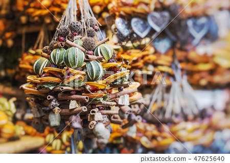 Christmas decorations made with dried fruits. 47625640