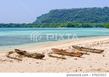 Outrigger canoes - Espiritu Santo 47625915