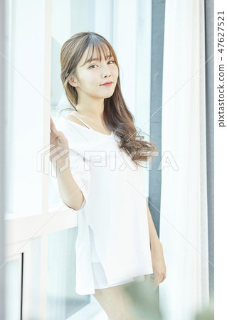 年輕的女人 47627521