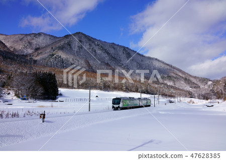 Resort view running through the snowy field Furusato: Omi line Omachi-shi Resort view running through the snowy field Furusato: Omi line Omachi-shi 47628385
