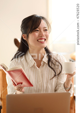 A woman working in a cafe A woman working in a cafe 47628520