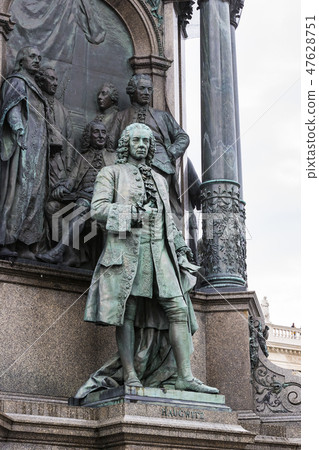 Monument to Maria Theresa in Vienna on the square Monument to Maria Theresa in Vienna on the square 47628751