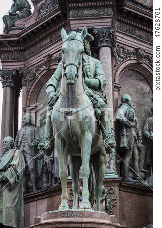 Monument to Maria Theresa in Vienna on the square  47628761