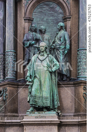 Monument to Maria Theresa in Vienna on the square Monument to Maria Theresa in Vienna on the square 47628763