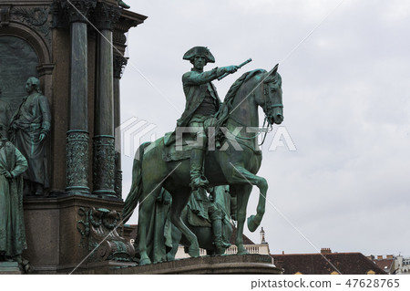 Monument to Maria Theresa in Vienna on the square Monument to Maria Theresa in Vienna on the square 47628765