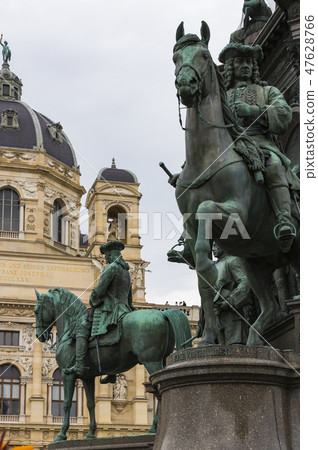 Monument to Maria Theresa in Vienna on the square  47628766