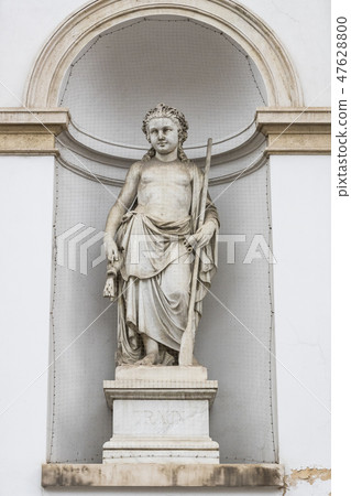 Elements of the Neptune statue in the Albertina Pa 47628800