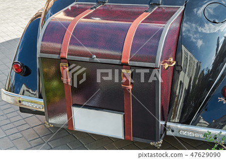 Trunk of a vintage car Trunk of a vintage car 47629090