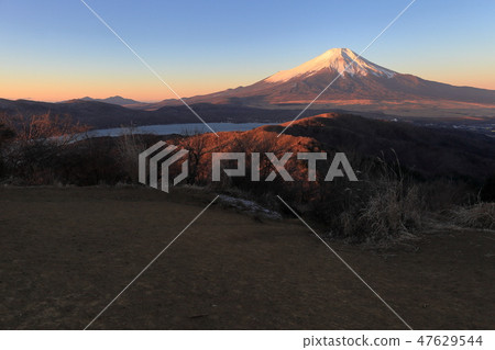 Mt. Ishizuru山頂的富士山冬天 Mt. Ishizuru山頂的富士山冬天 47629544