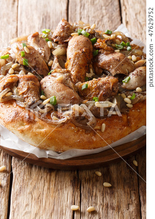 Chicken with sumac and onions with flat bread Chicken with sumac and onions with flat bread 47629752