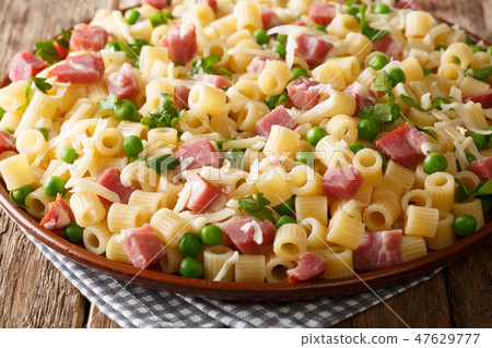 Ditalini pasta served with green peas, ham Ditalini pasta served with green peas, ham 47629777