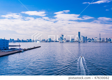 (Kanagawa Prefecture) Yokohama Minatomirai · View from the Ohkura Ohashi Borrowing ships (Kanagawa Prefecture) Yokohama Minatomirai · View from the Ohkura Ohashi Borrowing ships 47630082