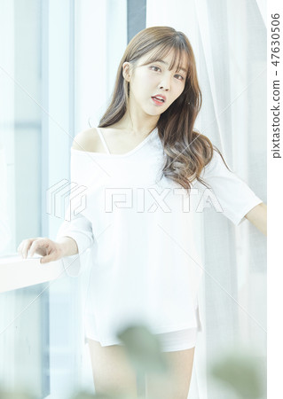 年輕的女人 年輕的女人 47630506