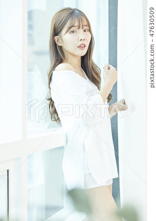 年輕的女人 47630509