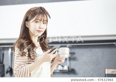 廚房，家庭主婦，年輕女子 47632968