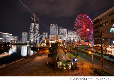Night view of the canal of Minato Mirai, Yokohama TOWERS Milight The entire building is lit Night view of the canal of Minato Mirai, Yokohama TOWERS Milight The entire building is lit 47633759
