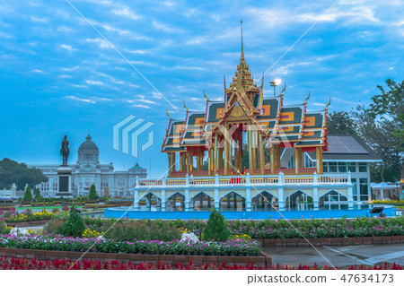 Bang Pa In Royal palace in the pool 47634173