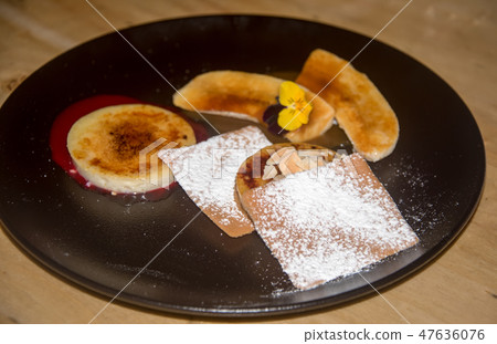 Creme Brule Semifredo and vanilla Twil. Creme Brule Semifredo and vanilla Twil. 47636076