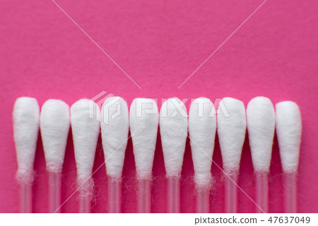 Closeup view from above on heads of cotton buds Closeup view from above on heads of cotton buds 47637049