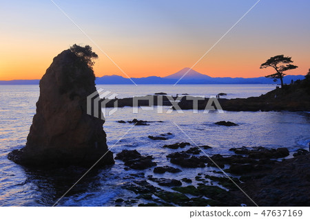 [Kanagawa] Fuji evening view from Tateishi coast 47637169