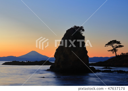 [Kanagawa] Fuji evening view from Tateishi coast 47637178