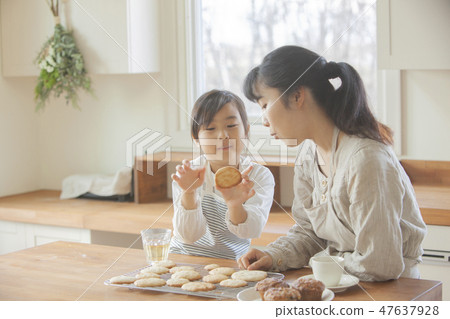 Mother-daughter making sweets Mother-daughter making sweets 47637928