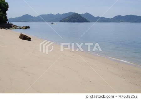 Island sandy beaches of former ashi and Hiroshima Bay Islands Island sandy beaches of former ashi and Hiroshima Bay Islands 47638252