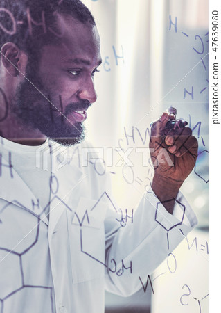 Bearded smiling chemical technologist working in laboratory 47639080