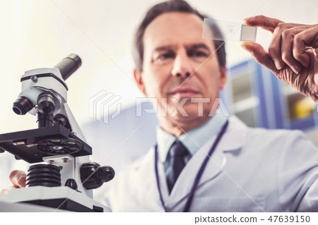 Bioengineer performing parental test in laboratory 47639150