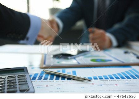 Businessman in sut hand shake in ofiice closeup 47642656