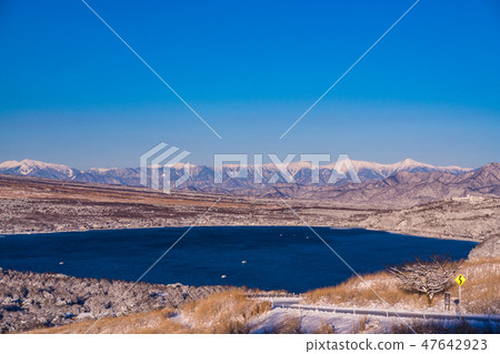 (山梨縣)山中湖和南阿爾卑斯山從全景山中眺望 (山梨縣)山中湖和南阿爾卑斯山從全景山中眺望 47642923