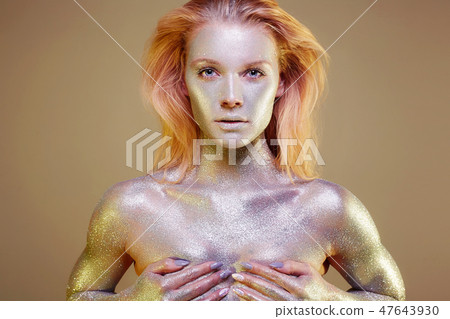 Golden Girl. Beautiful Young Woman with Sparkles Golden Girl. Beautiful Young Woman with Sparkles 47643930