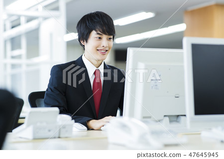 Business office New employee intern PC computer businessman 47645945