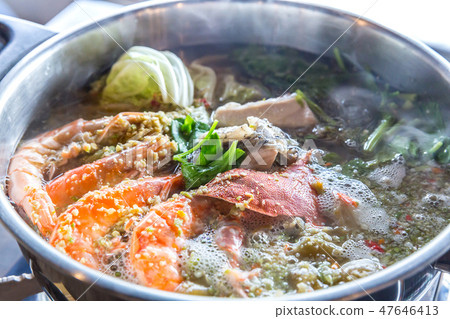 Seafood hot pot 47646413