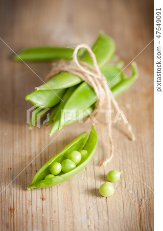 Green peas in a pods 47649091