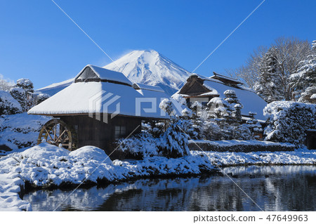 Oshino Hakkai wearing snow makeup Oshino Hakkai wearing snow makeup 47649963