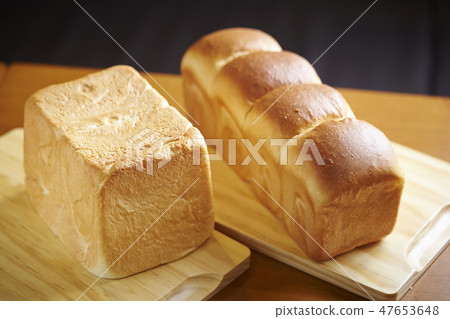 Bread bread placed on pastry board Bread bread placed on pastry board 47653648