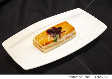 Food dish 47657679