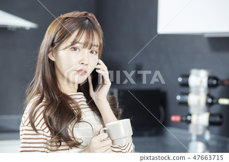 Kitchen, housewife, young woman Kitchen, housewife, young woman 47663715