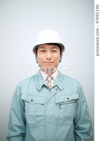 工人（承包商維修維修建築施工業務藍色背景藍色背複製空間） 47665140