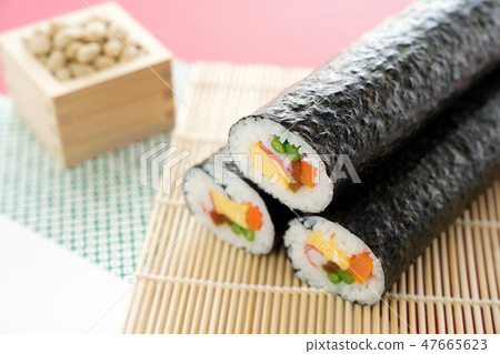 Setsubun image (Ewaki and beans) 47665623