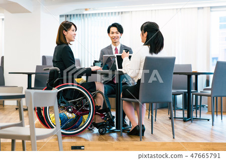 日本環球模特協會監督物質殘障輪椅業務 47665791
