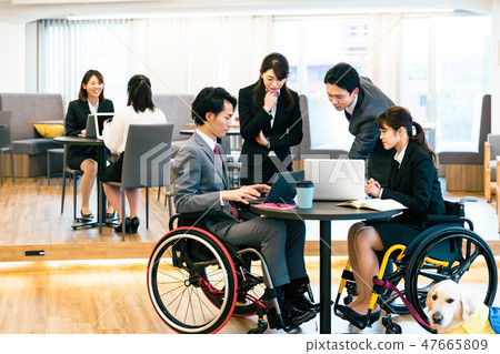 日本環球模特協會監督物質殘障輪椅業務 47665809