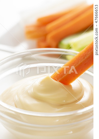 Put on mayonnaise on carrots Put on mayonnaise on carrots 47666653